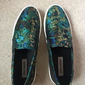 Like New Steve Madden slip-ons